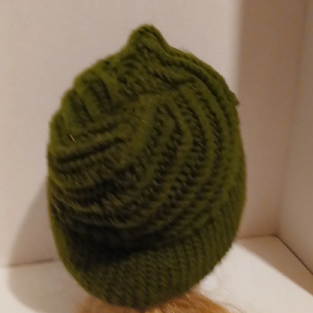 Vintage Olive Green Women's Knit Hat - Picture 4 of 5